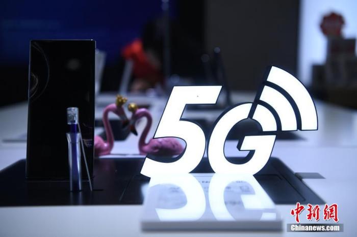 资料图：一手机售卖点销售的5G手机。a target='_blank' href='http://www.chinanews.com/'中新社/a记者 陈超 摄