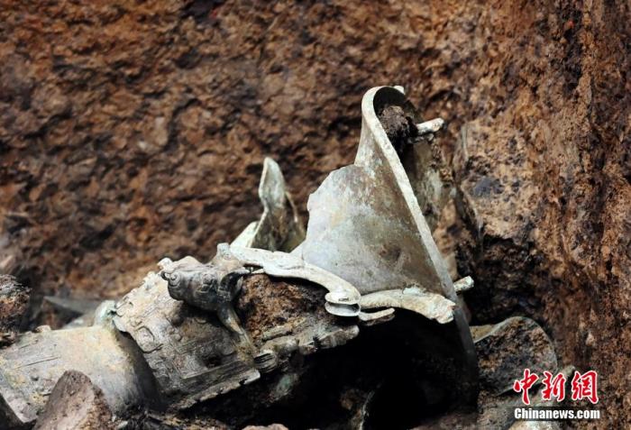 “祭祀坑”里的文物。 安源 摄 “祭祀坑”里的文物。 安源 摄