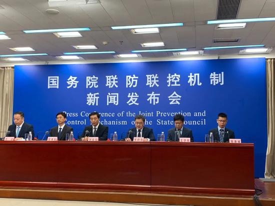 4月11日，国务院联防联控机制召开新闻发布会，介绍新冠疫情防控和疫苗接种有关情况。国家卫健委宣传司副司长、新闻发言人米锋介绍了近期疫情情况及疫苗接种情况。