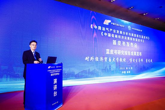 对外经济贸易大学国际经贸学院教授、博士生导师董秀成