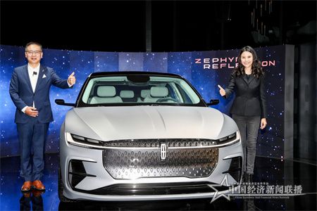 01. 福特中国总裁兼首席执行官陈安宁与林肯中国总裁毛京波.jpg