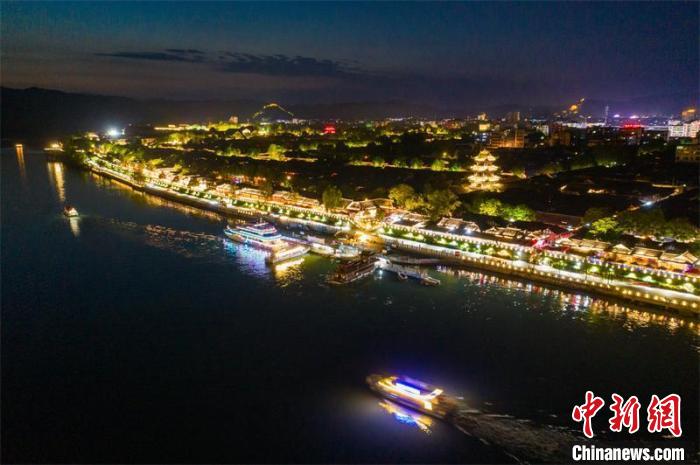 阆中不夜城。阆中市委宣传部供图 阆中市委宣传部供图 摄