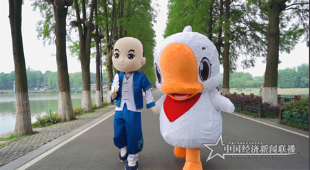 人偶兰小白、小师爷在东湖绿道 (1) 苏立强.png