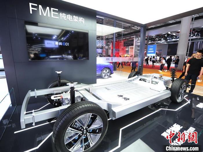 车企展示新能源技术。刘栋 摄 车企展示新能源技术。刘栋 摄