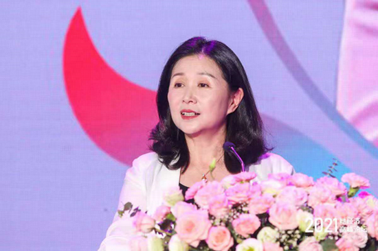 《非诚勿扰》原点评嘉宾、南京大学社会系社会心理学博士黄菡。图片来源：界面海南