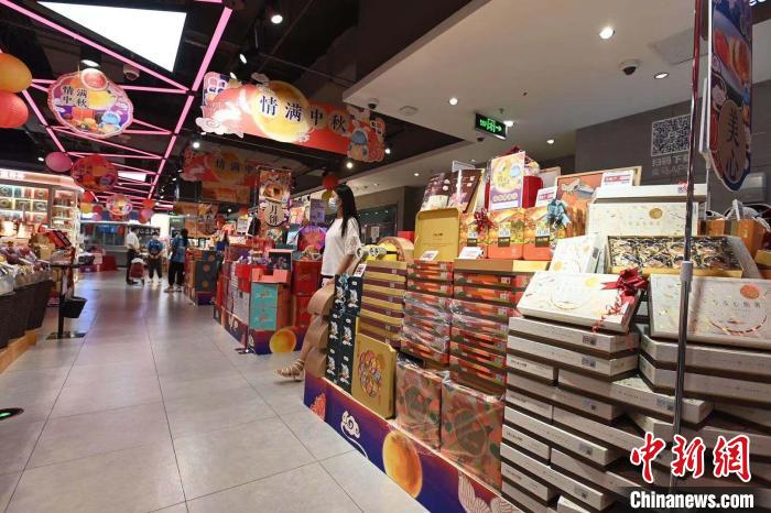 一年一度的“月饼大战”再次打响。安源 摄