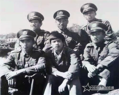 图7 老松岭隧道守卫部队的战士_看图王.jpg