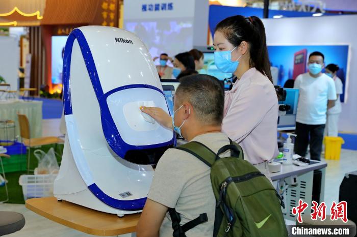 图为展会现场 王鹏 摄 图为展会现场 王鹏 摄