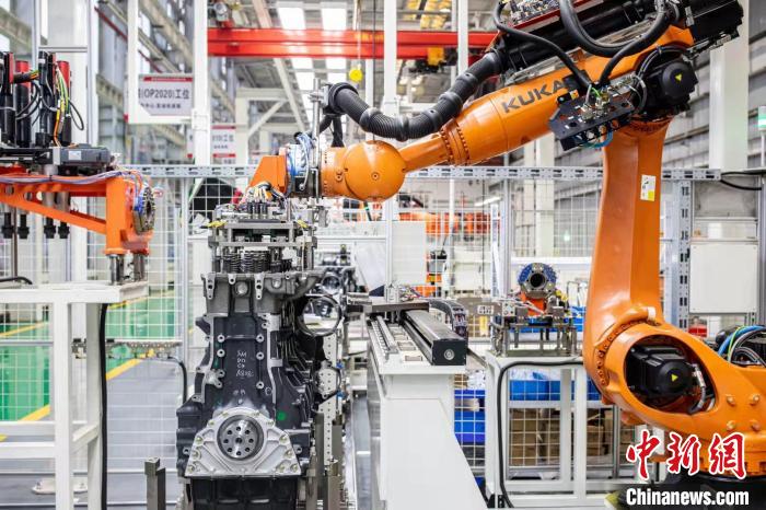 在湖南，许多制造业企业生产车间都实现了智能化。三一供图