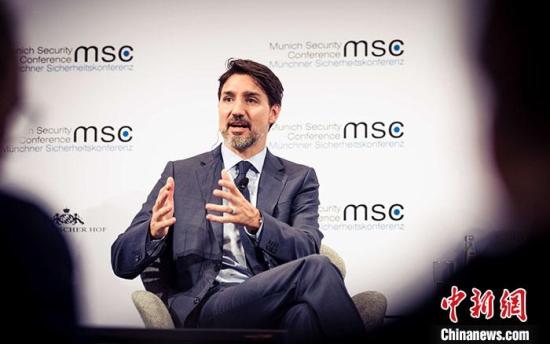 当地时间2月14日，第56届慕尼黑安全会议在德国慕尼黑开幕，将持续至16日。一年一度的慕尼黑安全会议是全球规模最大的国际安全政策会议，本届慕安会将有超过500名高级别代表出席，其中包括法国、加拿大、德国等30余国元首或政府首脑以及上百名各国外长和防长。图为加拿大总理特鲁多出席当天的一场对话会。a target='_blank' href='http://www.chinanews.com/'中新社/a发 MSC／Kuhlmann 摄
