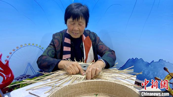 山东省人民政府11日召开“全面小康奋进山东”主题系列新闻发布会滨州专场。孙婷婷 摄 山东省人民政府11日召开“全面小康奋进山东”主题系列新闻发布会滨州专场。孙婷婷 摄