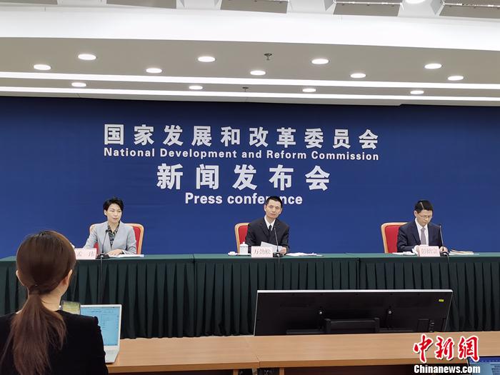 10月12日，国家发展改革委介绍进一步深化燃煤发电上网电价市场化改革有关情况。a target='_blank' href='http://www.chinanews.com/' 中新网/a记者 李金磊 摄
