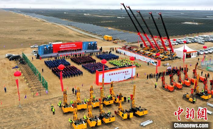 图为无人机航拍开工仪式现场。孙睿 摄