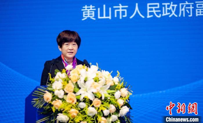 黄山市副市长程红致辞 刘浩 摄