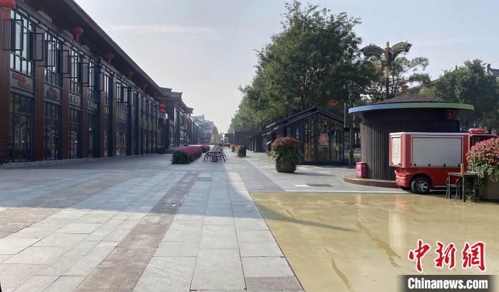 资料图：西安大唐不夜城步行街已暂停开放。张一辰 摄