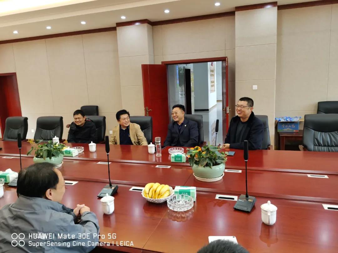 市政府洽谈.jpg 市政府洽谈.jpg