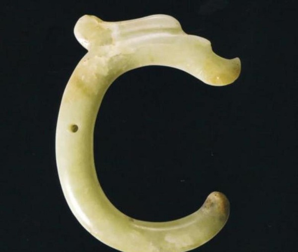 红山文化岫岩玉器 玉C龙.jpg