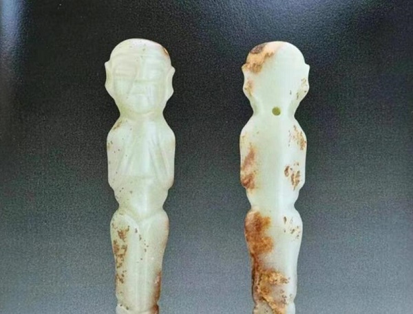 红山文化岫岩玉器 牛河梁遗址出土玉人.jpg