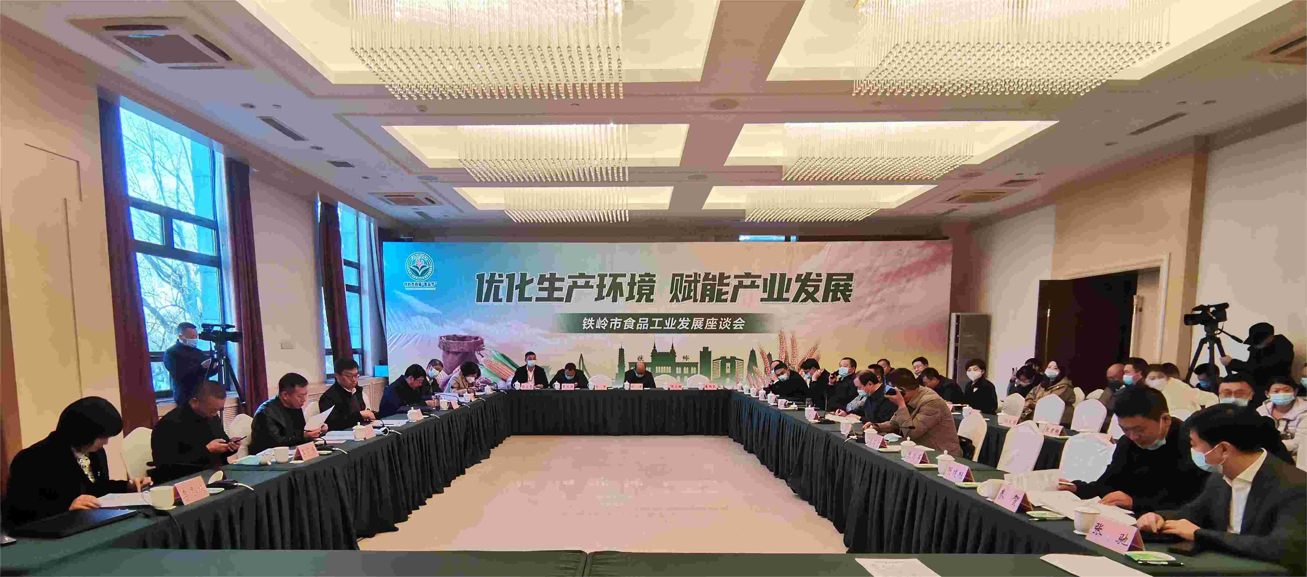 座谈会2(1).jpg 座谈会2(1).jpg