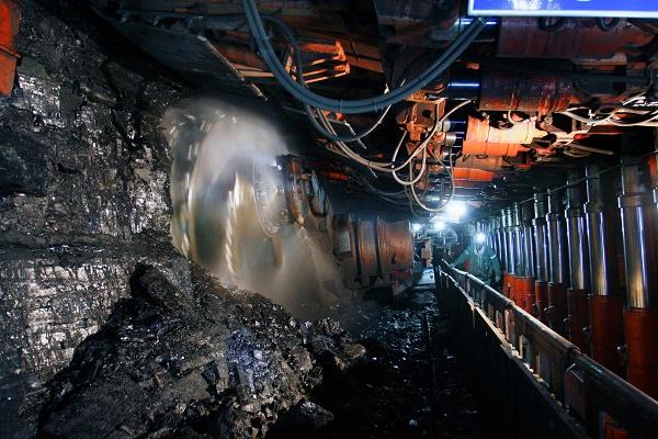 现代化矿井综采工作面   张贵民.jpg