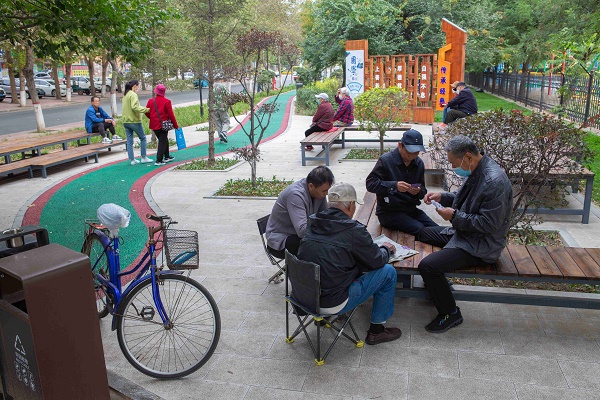 休闲广场   孟晓军.jpg