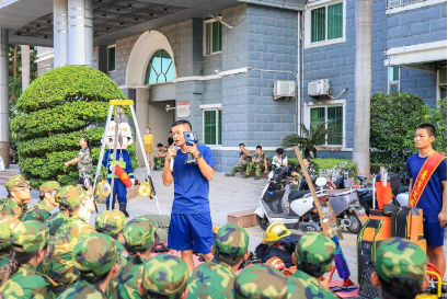 20230927  闽南科技学院：消防教育进军训2.png