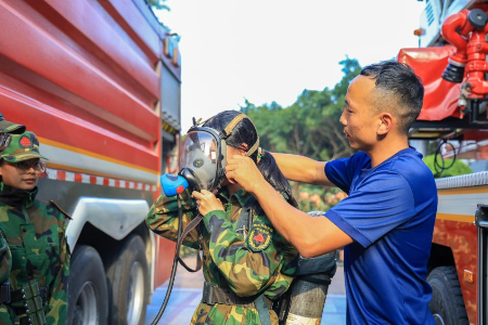 20230927  闽南科技学院：消防教育进军训3.png