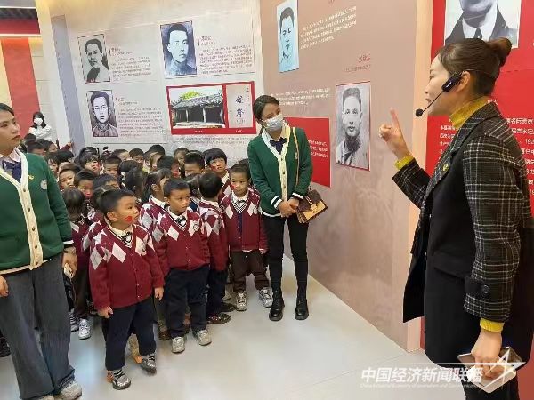 20231211 永定区开展红色精神教育活动2.jpg?v=1702283649