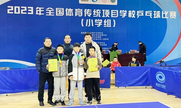 获奖合影 (1).jpg