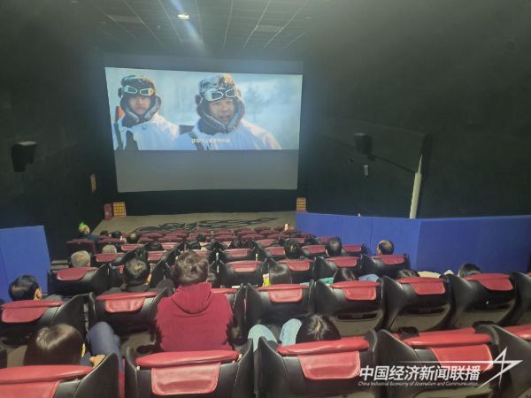 20231222  云霄供电组织观看《边疆军魂》2.jpeg