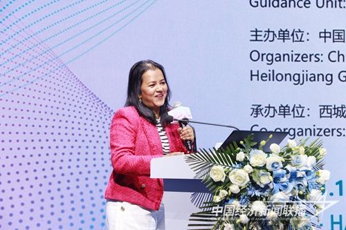 法国Xuan Paris品牌设计师Nguyen Thu Xuan进行交流分享.jpg?v=1705137712