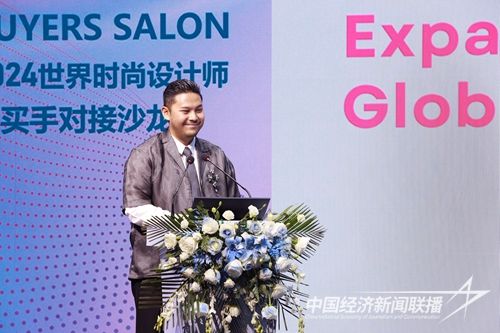 印度尼西亚的MORAL品牌时装设计师Andandika Surasetja进行交流分享.jpg?v=1705137712