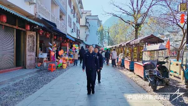 20240218 “春节我在岗”犀溪派出所守护安全在路上2.jpg?v=1708313530