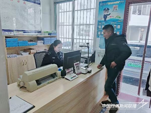 20240218 “春节我在岗”犀溪派出所守护安全在路上3.jpg?v=1708313530