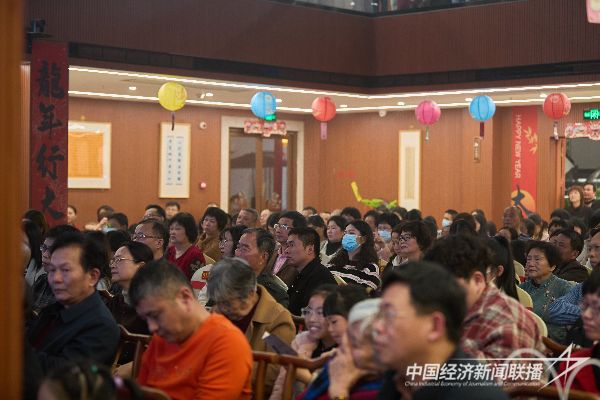 20240219  龙海：女大学生许悦在石码后港古街举办独唱音乐会2.jpeg