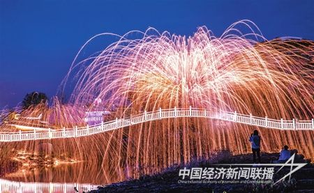 2月14日，章贡区七鲤古镇烟花秀上的“火树银花”.jpg?v=1708349014
