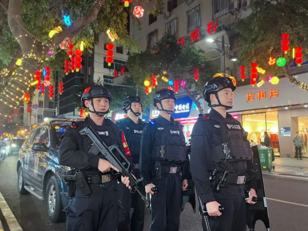 20240221 福安公安巡特警:春节巡防不停歇 守护平安福安城2.jpg