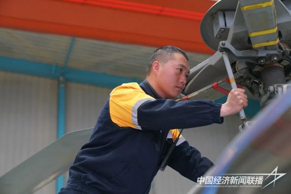 20240223 航空工业昌飞2023年度劳动模范万明军3.jpeg